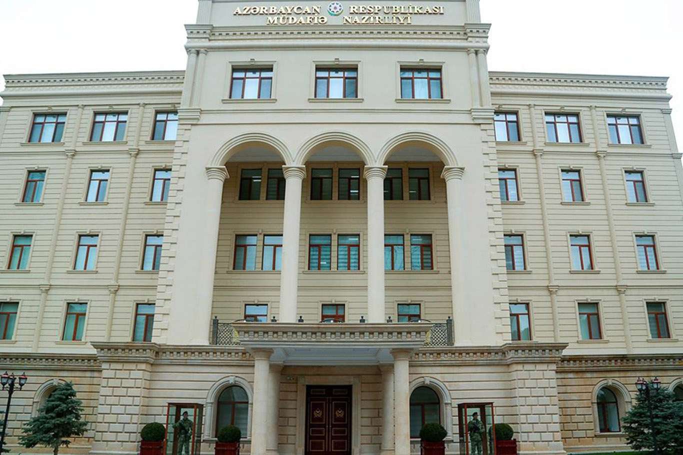 Azerbaycan Savunma Bakanlığı: Kurtarılan bölgelerin bir karışı bile kaybedilmedi